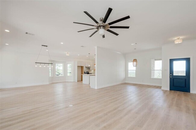 Building Photo - 3850 Bell Springs Rd