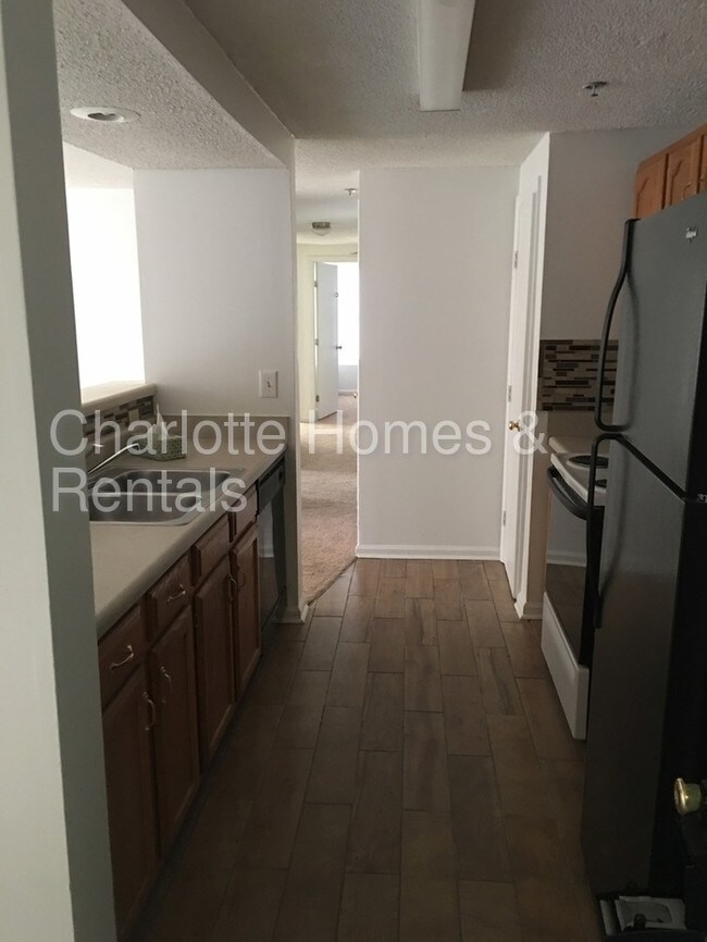 Foto del edificio - 1649 Arlyn Cir