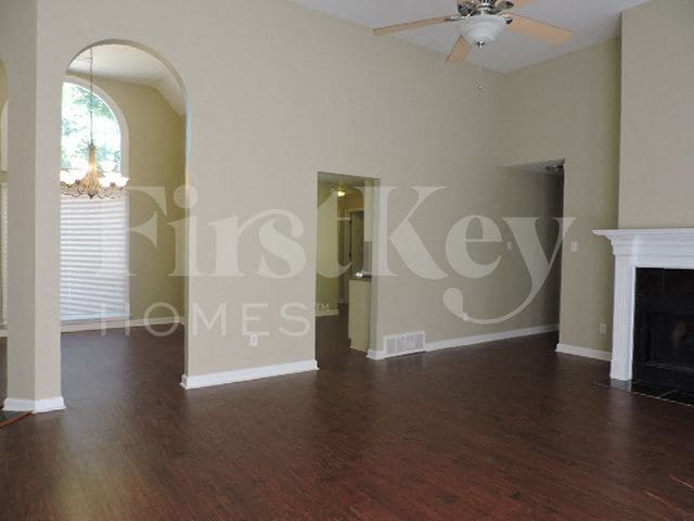 Building Photo - 828 Tropicana Dr E