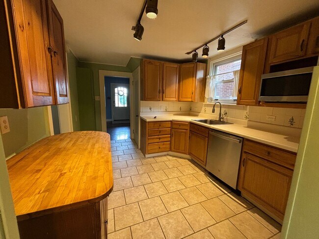 Foto del edificio - 3 Bedroom Home in Dormont!