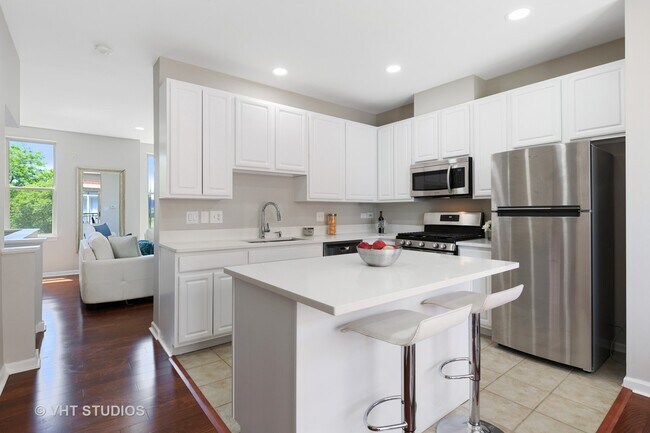 Foto del edificio - 706 W Evergreen Ave