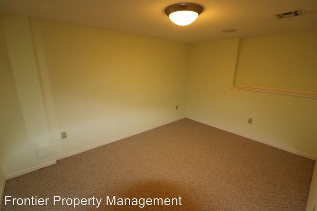 Building Photo - 4 br, 3.5 bath House - 1705 Hudson St.