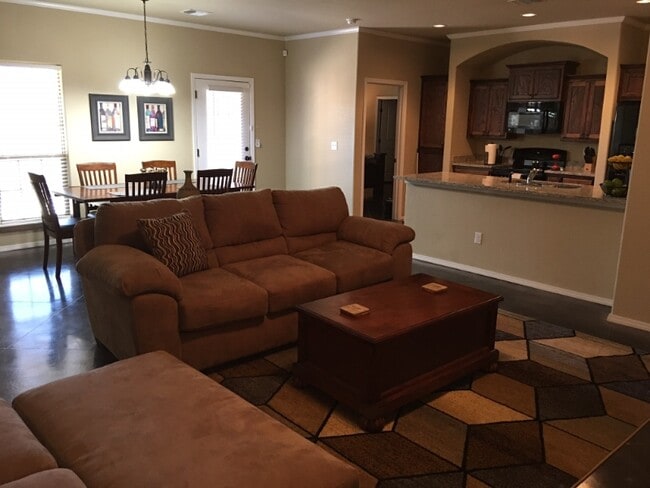 Building Photo - 6010 Nancy Ellen St