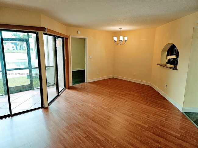 Foto del edificio - 820 N Franklin Ave
