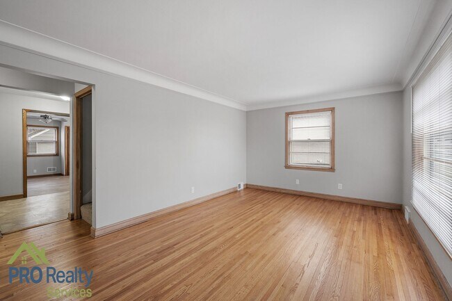Building Photo - 4 Bedroom Home **Free August Rent with an ...