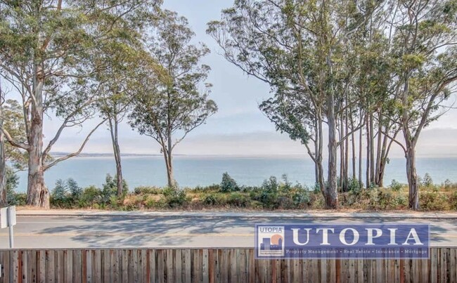 Building Photo - Ocean Views! 2 bd/ 1.5 bath condo w/ Commu...
