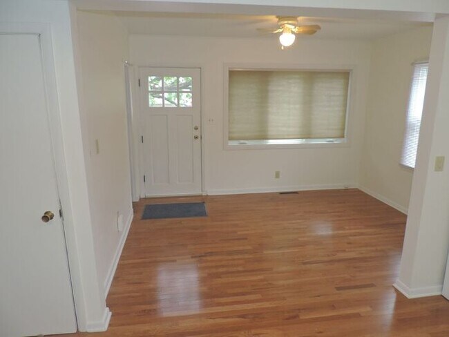 Foto del edificio - $1,500 | 2 Bedroom, 1 Bathroom House | No ...