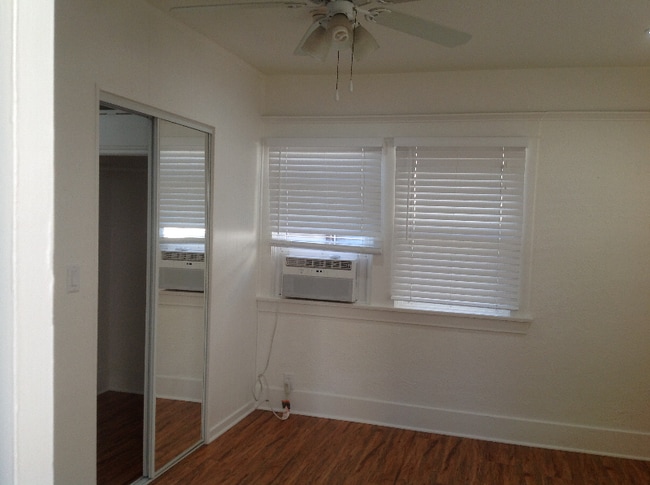 Photo - 933 18th St Apartment