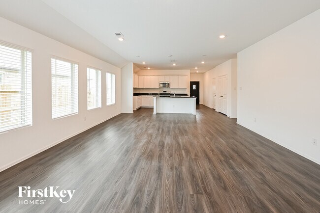 Foto del edificio - 5228 Pine Pass Dr