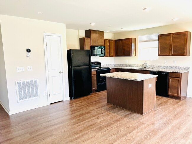 Building Photo - 1155 Bethel Ridge Dr