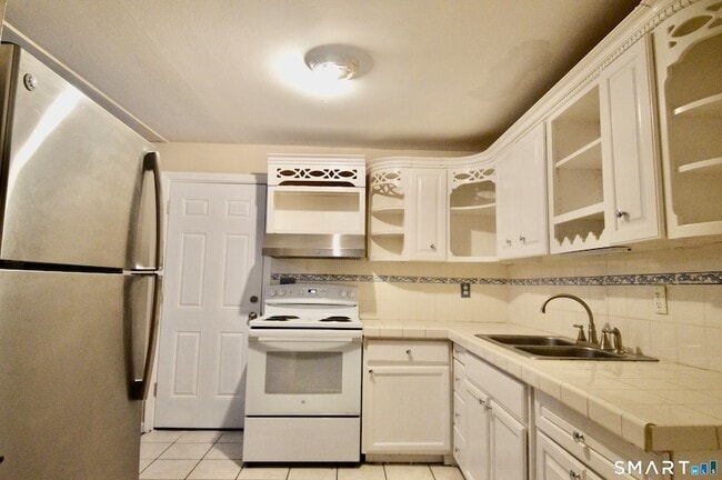 Foto del edificio - 136 Forest Rd