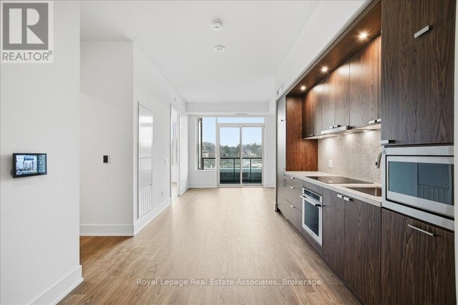 Building Photo - 259 The Kingsway