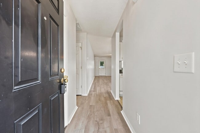 Building Photo - 914 Bur Oak Ct