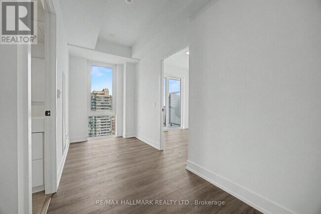 Building Photo - 308 Jarvis St