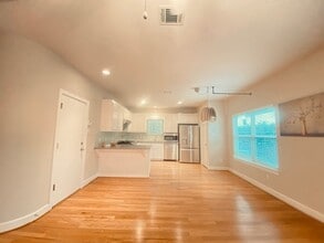 Building Photo - 3729 Main Poplar Dr