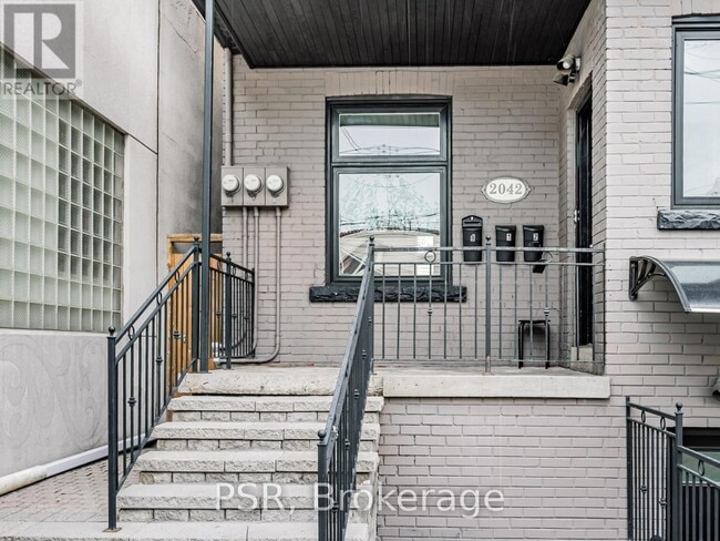 Photo du bâtiment - 2042-2042 Dundas St W