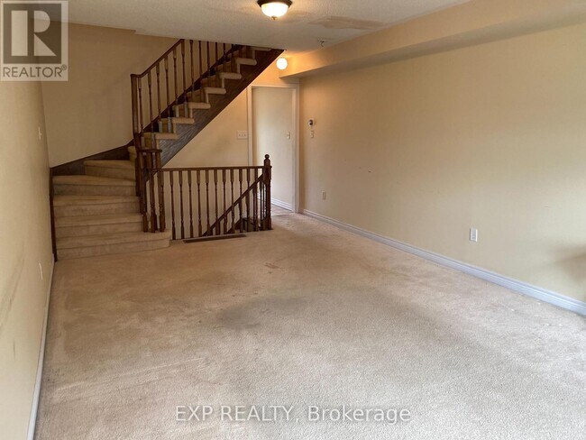 Photo du bâtiment - 2765 Bur Oak Ave