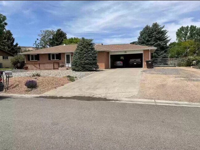 Building Photo - 609 Panorama Dr