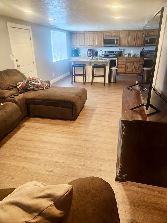 Foto del edificio - 4 Bed/2 Bathroom house in Farr West