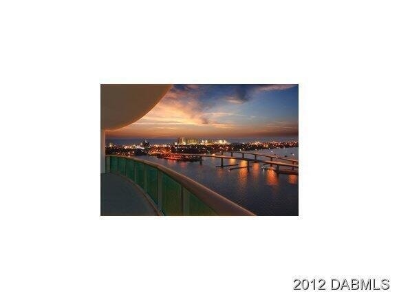 Foto del edificio - 241 Riverside Dr