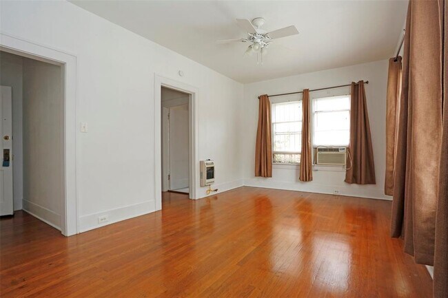 Building Photo - 4108 Caroline St