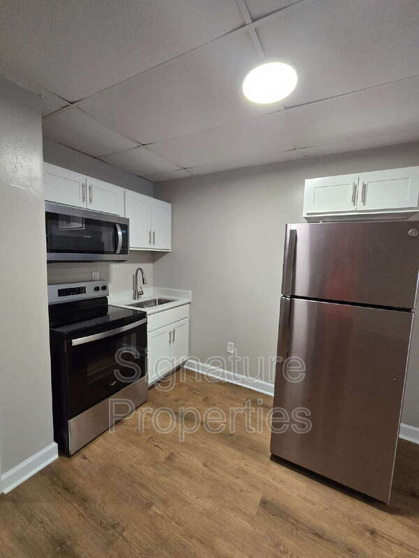 Foto del edificio - 773 Long Point Rd
