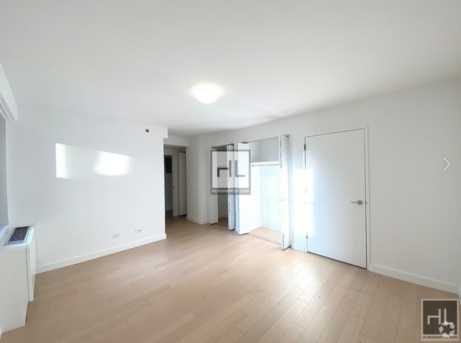 Building Photo - STUNNING LUXURY 4 BED IN PRIME MURRAY HILL...