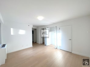 Building Photo - STUNNING LUXURY 4 BED IN PRIME MURRAY HILL...