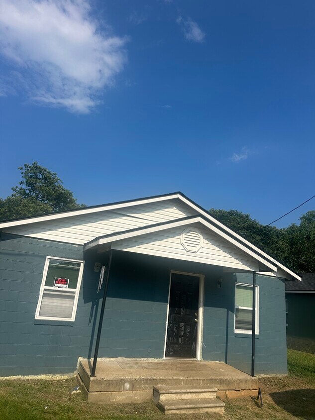 Building Photo - Poplar Street Hawkinsville