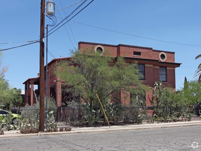 Building Photo - 538 S 5th Ave