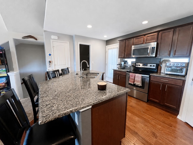 Building Photo - Stunning 3-bedroom townhouse with breathtaking Pikes Peak views!
