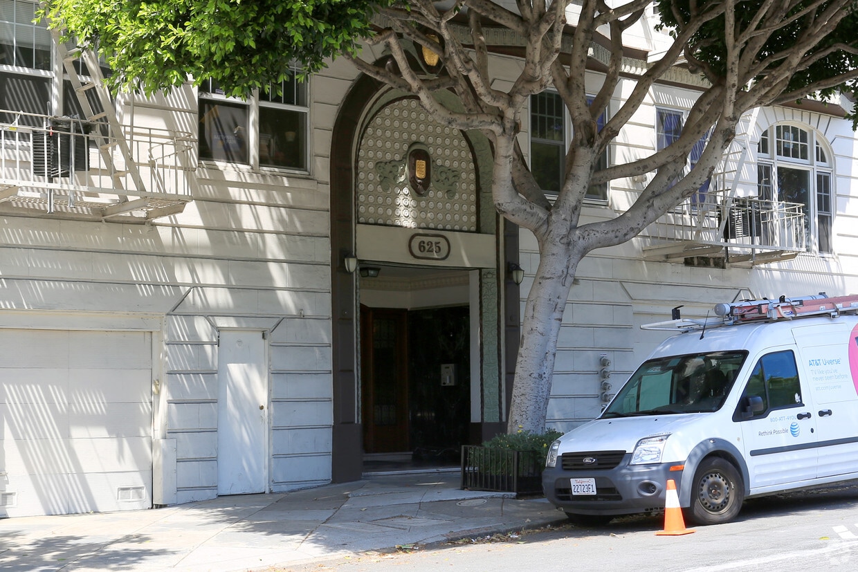 Front Gate - Alamo Square