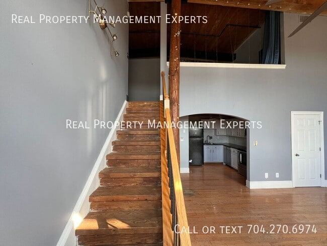 Building Photo - 201 S Hoskins Rd