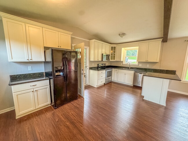 Building Photo - 404 McElhaney Rd