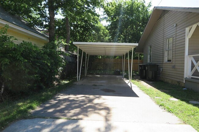 Building Photo - 1205 Forest St