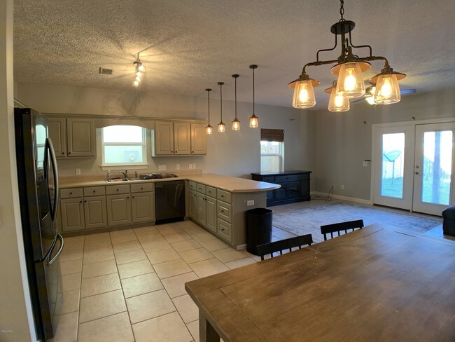 Building Photo - 6230 Sunset Dr