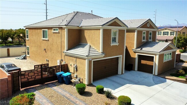 Foto del edificio - 1025 Bluebird Hill Ave