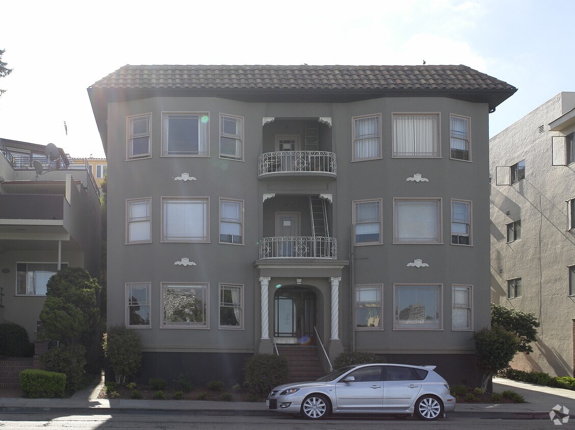 Primary Photo - 2220 Lakeshore Ave