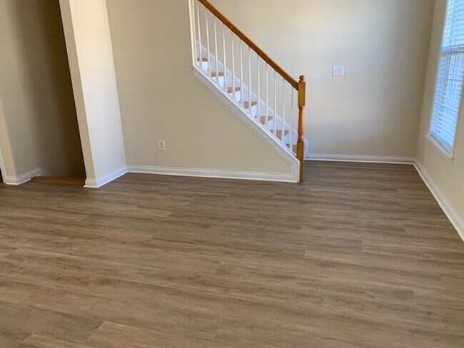 Foto del edificio - Spacious 3 bedroom townhouse in Dove Creek Subdivision!        20260504