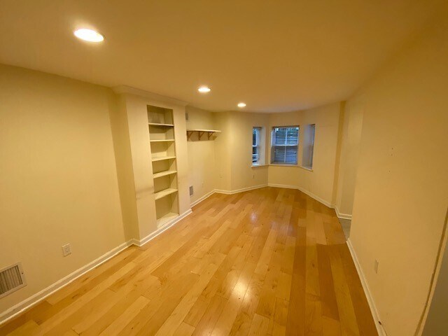 Building Photo - 1424 Swann St NW