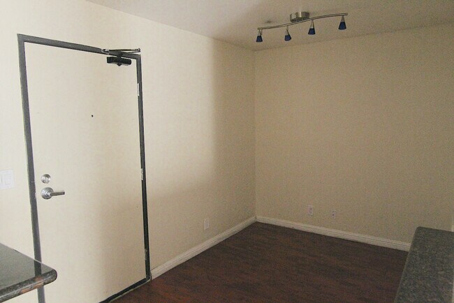 Building Photo - 504 S Normandie Ave