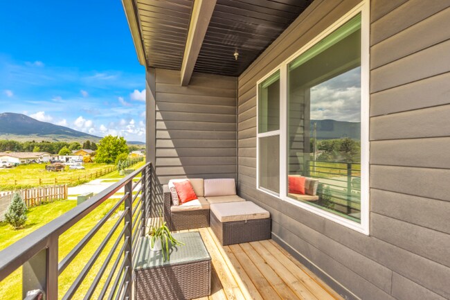 Foto del edificio - 2221 Willow Dr