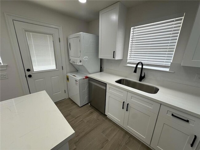 Building Photo - 2512 Chalona Dr