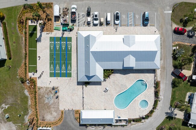 Servicios Clubhouse, piscina y Shuufleboard - Estero Bay Village