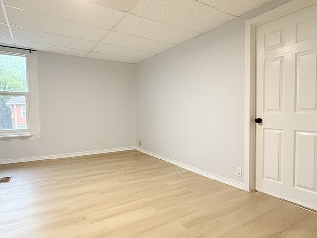 Building Photo - 1011 Albert Rd