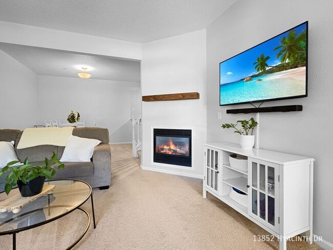 Building Photo - 13852 Hyacinth Dr