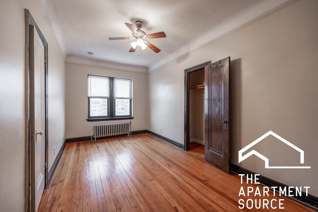 Building Photo - 948 W Cuyler Ave