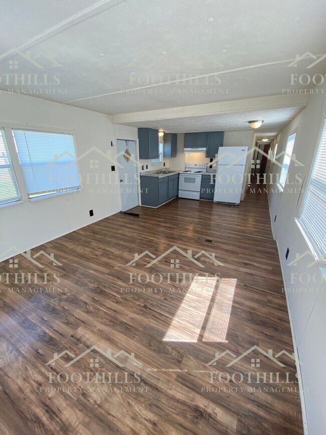 Building Photo - 3 Bedroom Single Wide in Westminister