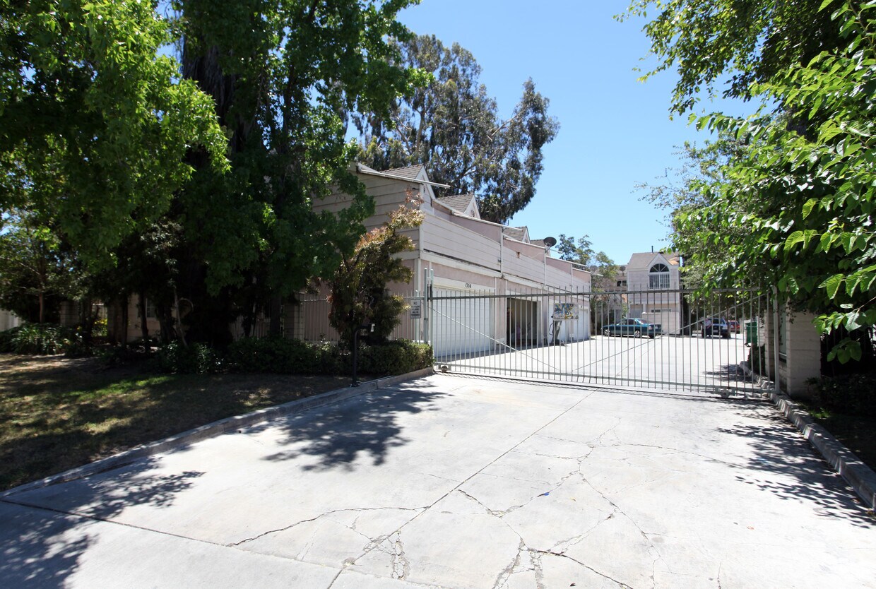 Foto principal - 1356-1368 Orange Grove Ave