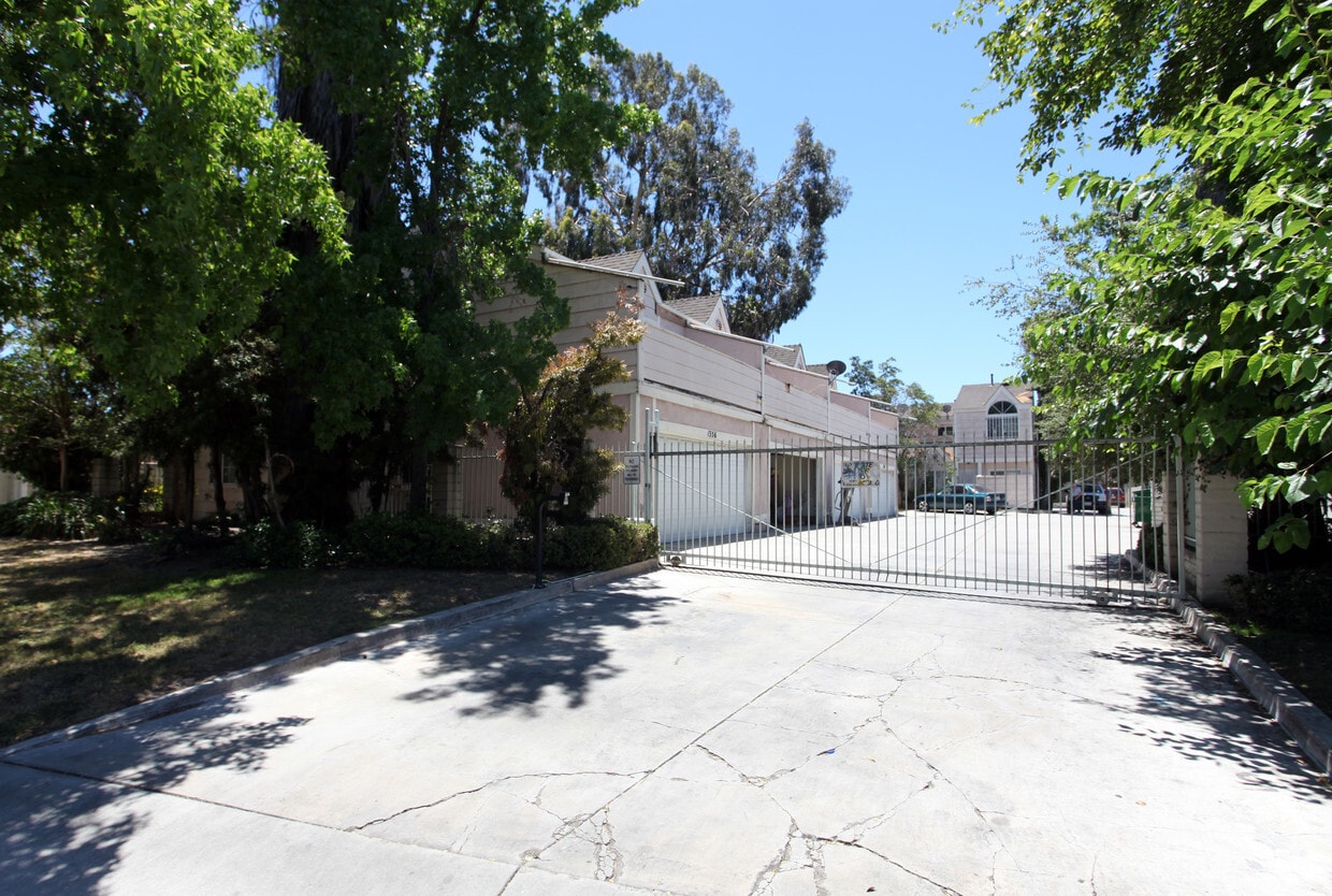 Primary Photo - 1356-1368 Orange Grove Ave